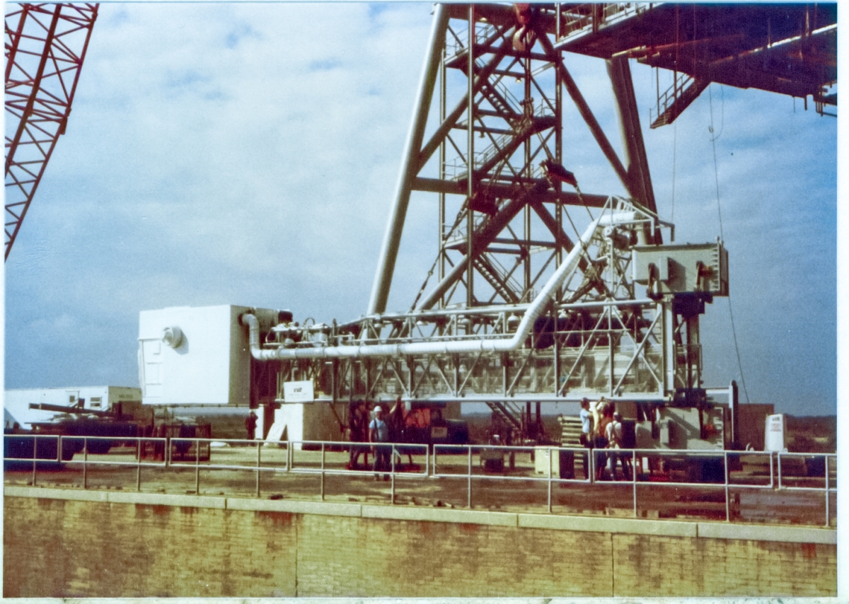 Final preparations are being made by union ironworkers from Local 808, just before the Orbiter Access Arm is lifted into place against the Fixed Service Structure at the 200' elevation level, at Space Shuttle Launch Complex 39-B, Kennedy Space Center, Florida.